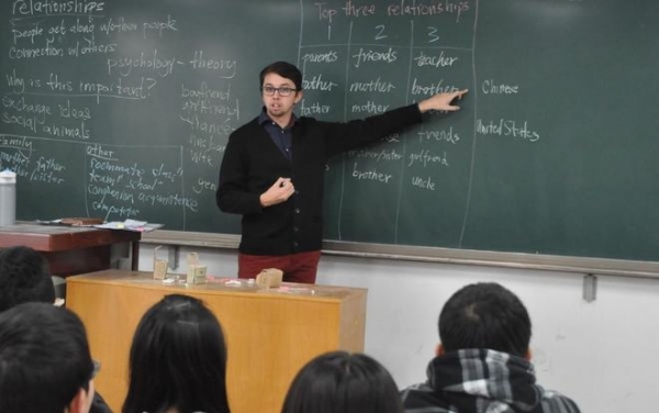 取消英语高考呼声_英语在中考高考地位_高考英语