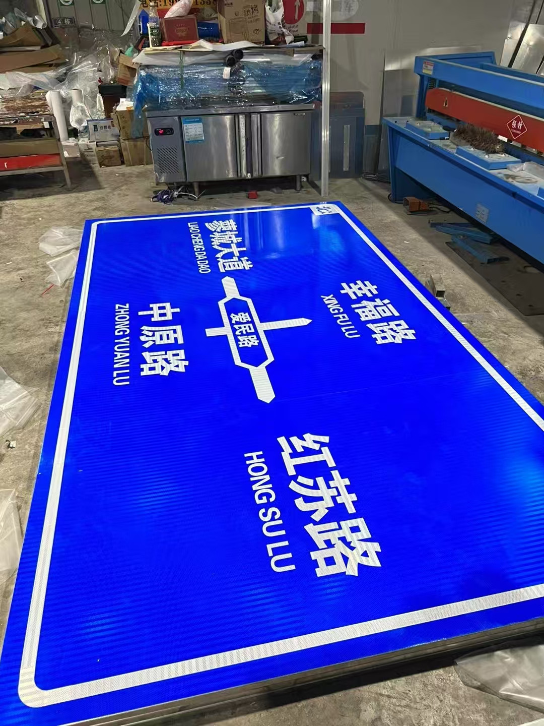 红绿灯信号杆_高速交通标志立杆_高速交通标志